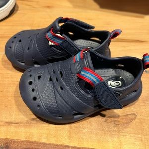 Size 5 Velcro strap water shoe